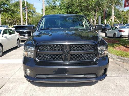 Brilliant Black Crystal Pearlcoat 2019 RAM 1500 Classic Express