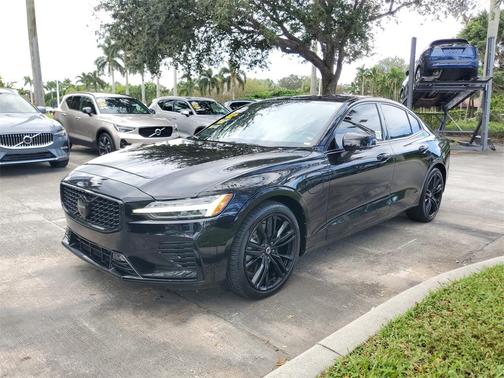 2024 Volvo S60 Recharge Plug-In Hybrid T8 Plus Black Edition