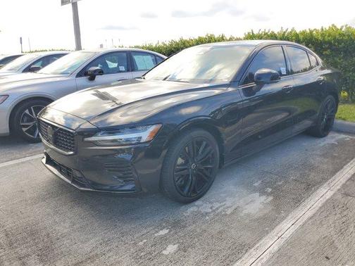 2024 Volvo S60 Recharge Plug-In Hybrid T8 Plus Black Edition