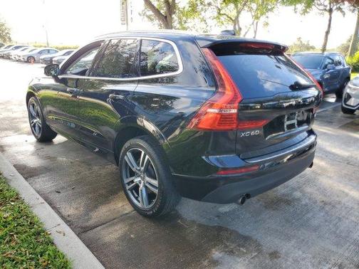 2021 Volvo XC60 T5 Momentum