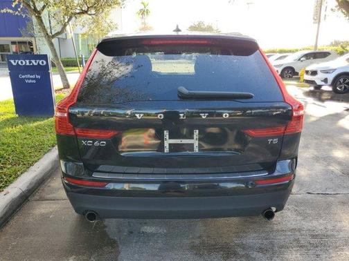2021 Volvo XC60 T5 Momentum