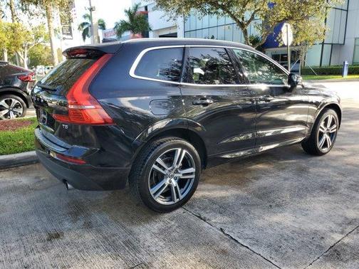 2021 Volvo XC60 T5 Momentum