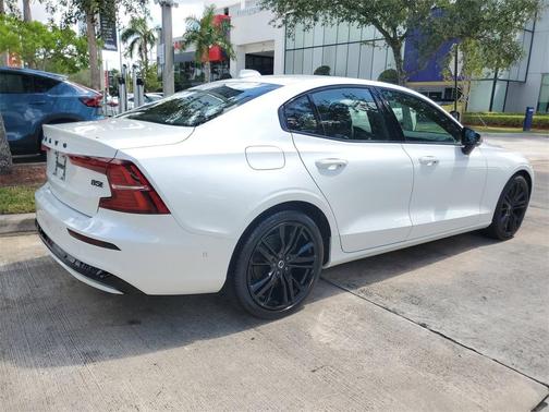2024 Volvo S60 B5 Plus Black Edition
