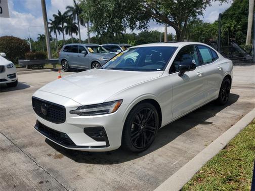 2024 Volvo S60 B5 Plus Black Edition