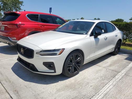 2024 Volvo S60 B5 Plus Black Edition