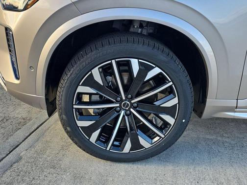 Bright 2026 Volvo XC90 B6 Ultra 6-Seater