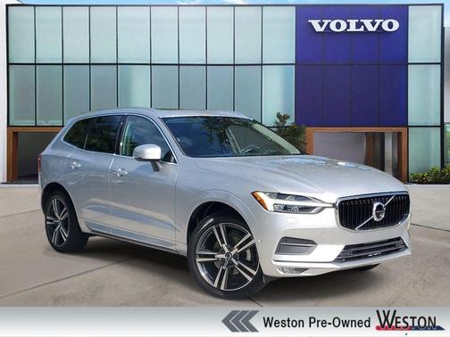 Bright Silver Metallic 2019 Volvo XC60 T5 Momentum