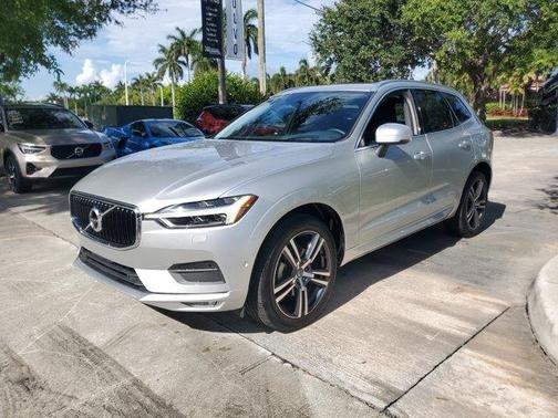 Bright Silver Metallic 2019 Volvo XC60 T5 Momentum