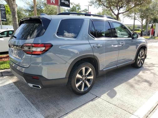 2023 Honda Pilot Touring
