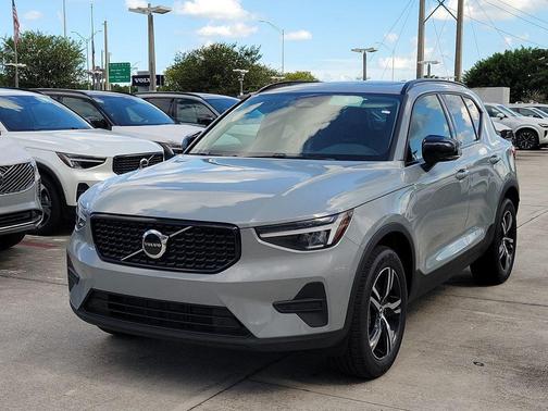 Gray Metallic 2026 Volvo XC40 B4 Core