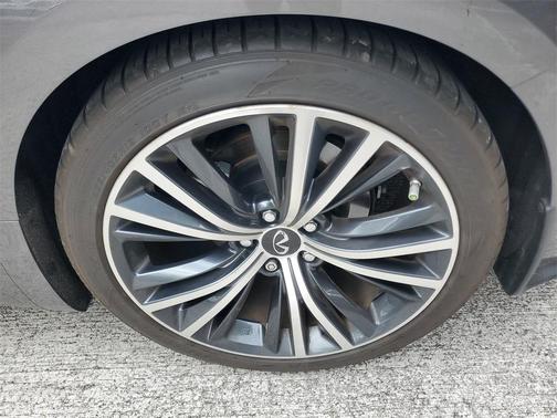 2022 INFINITI Q60 LUXE