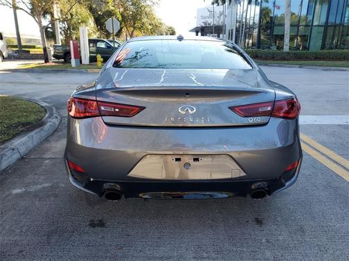 2022 INFINITI Q60 LUXE