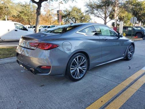 2022 INFINITI Q60 LUXE
