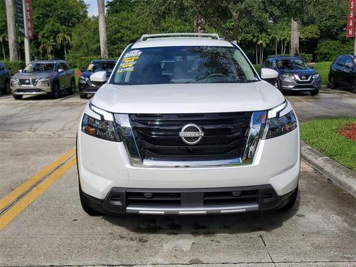 2025 Nissan Pathfinder SL