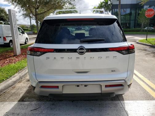 2025 Nissan Pathfinder SL