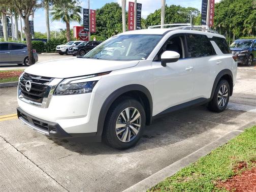 2025 Nissan Pathfinder SL