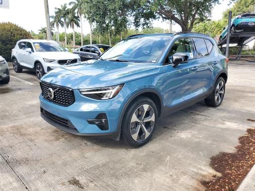 Fjord Blue Metallic 2023 Volvo XC40 B5 Plus Dark Theme