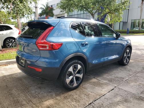 Fjord Blue Metallic 2023 Volvo XC40 B5 Plus Dark Theme