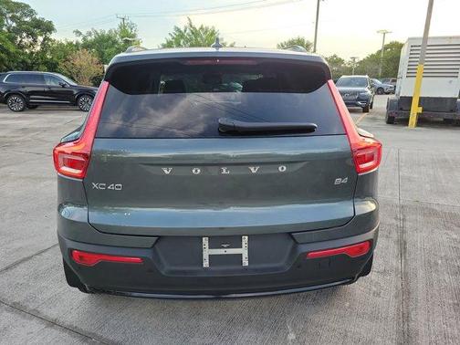 2026 Volvo XC40 B4 Plus