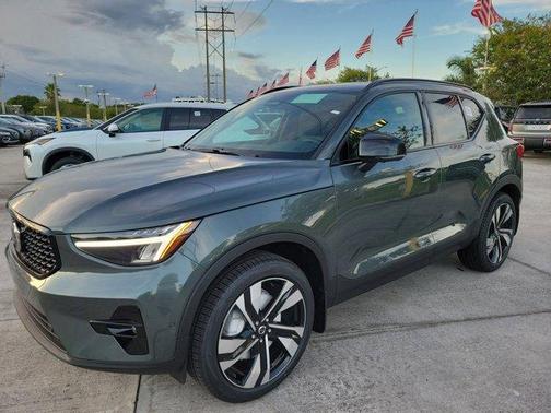 2026 Volvo XC40 B4 Plus