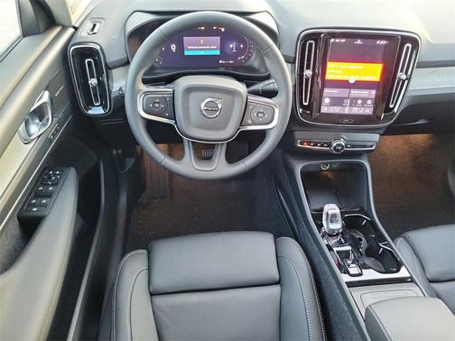 2026 Volvo XC40 B4 Plus