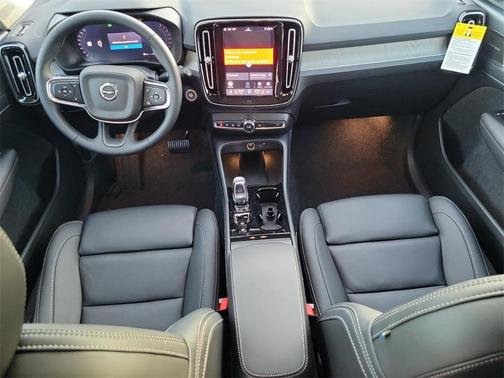 2026 Volvo XC40 B4 Plus