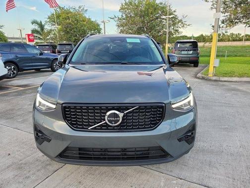 2026 Volvo XC40 B4 Plus