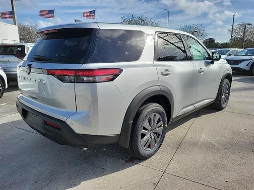2025 Nissan Pathfinder S