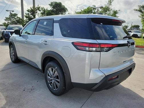 2025 Nissan Pathfinder S