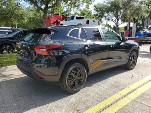 Mosaic Black Metallic 2024 Chevrolet Trax LS