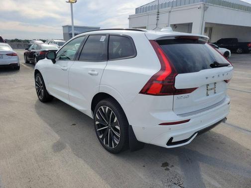 Crystal White 2026 Volvo XC60 B5 Ultra