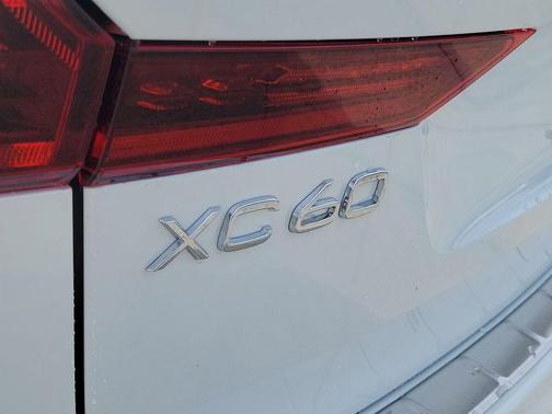 Crystal White 2026 Volvo XC60 B5 Ultra