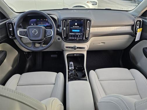 2026 Volvo XC40