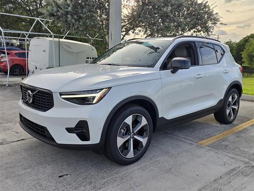 2026 Volvo XC40