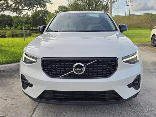 2026 Volvo XC40