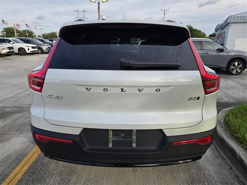 2026 Volvo XC40