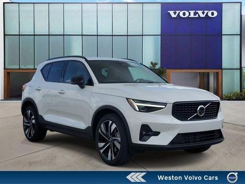 2026 Volvo XC40 B5 Ultra