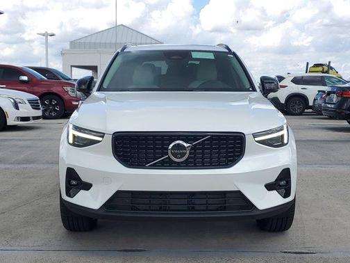 2026 Volvo XC40 B5 Ultra