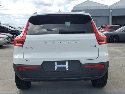 2026 Volvo XC40 B5 Ultra