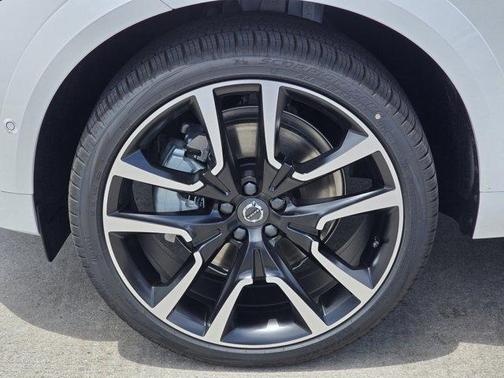 2025 Volvo XC60 Plug-In Hybrid T8 Ultra