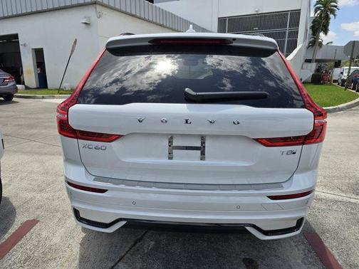 2025 Volvo XC60 Plug-In Hybrid T8 Ultra