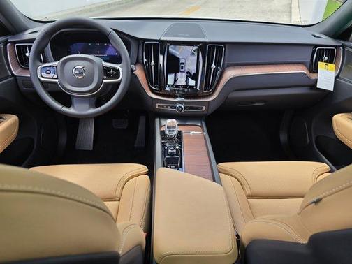2025 Volvo XC60 Plug-In Hybrid T8 Ultra