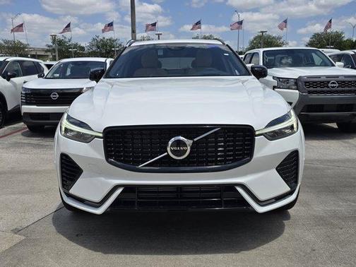 2025 Volvo XC60 Plug-In Hybrid T8 Ultra