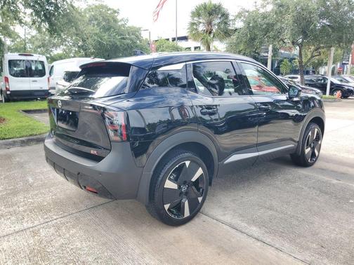 Super Black 2025 Nissan Kicks SR