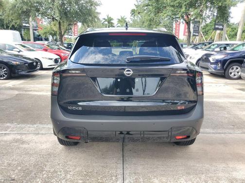 Super Black 2025 Nissan Kicks SR