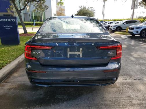 2023 Volvo S60 B5 Plus Dark Theme