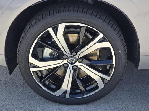 2025 Volvo XC60 Plug-In Hybrid T8 Ultra