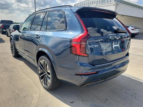 2026 Volvo XC90 B6 Ultra Dark Theme 7-Seater