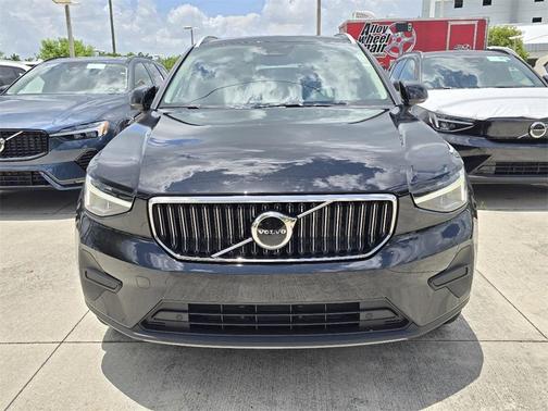 2025 Volvo XC40 B5 Core Bright Theme