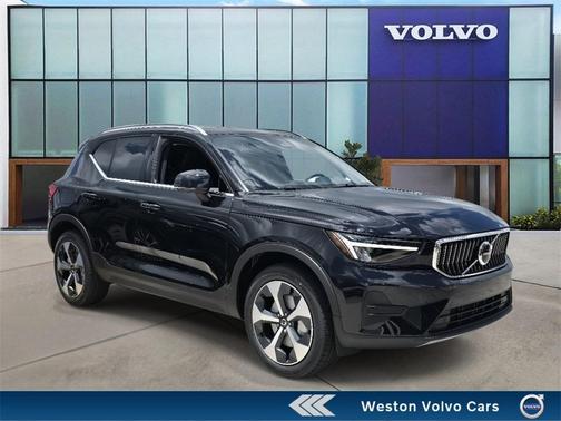 2025 Volvo XC40 B5 Core Bright Theme